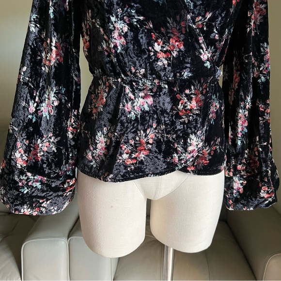 ZARA Velvet Wrap Top Sz S Black Floral Boho Gypsy Bell Sleeves V Neck Whimsical - Picture 6 of 16